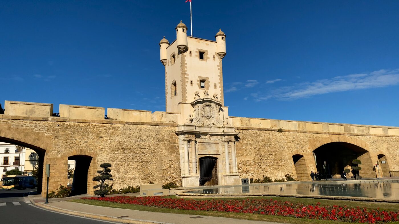 Puertas de Tierra, a historic gateway in Cádiz, Spain